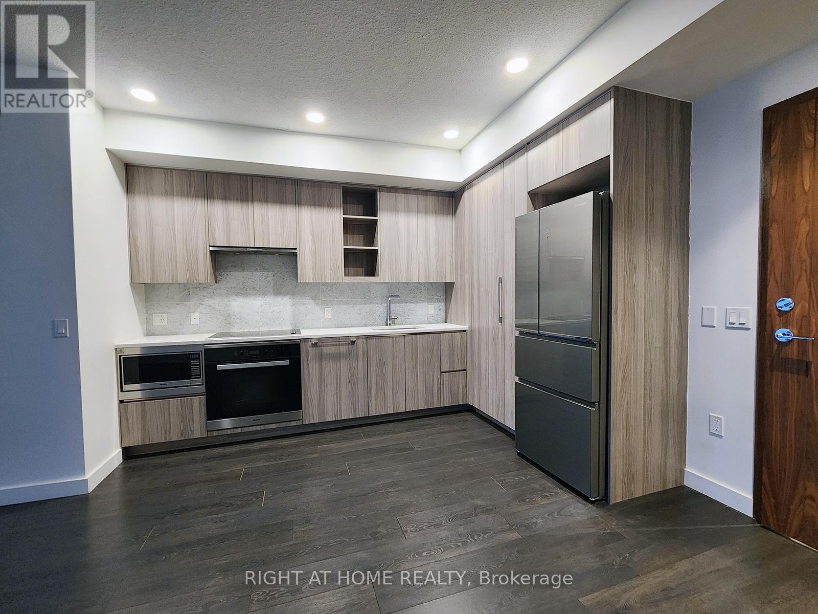 #2808 95 MCMAHON DRIVE - 6