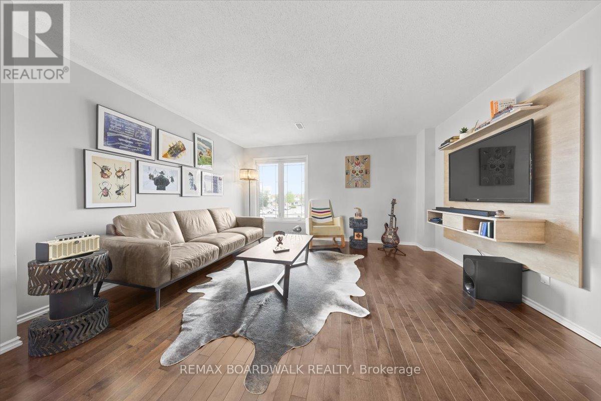 2 Bed, 3 Bath House for Sale in Ottawa – 366 CROWNRIDGE DRIVE, Ottawa – MLS# X13222576 - Image 36