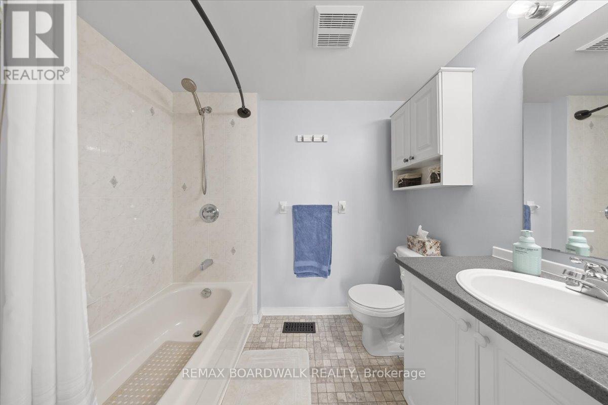 2 Bed, 3 Bath House for Sale in Ottawa – 366 CROWNRIDGE DRIVE, Ottawa – MLS# X13222576 - Image 4