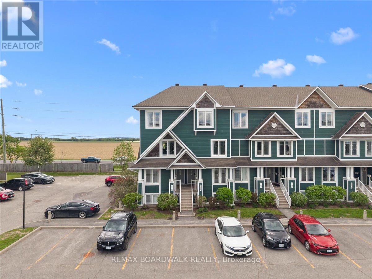 2 Bed, 3 Bath House for Sale in Ottawa – 366 CROWNRIDGE DRIVE, Ottawa – MLS# X13222576 - Image 8