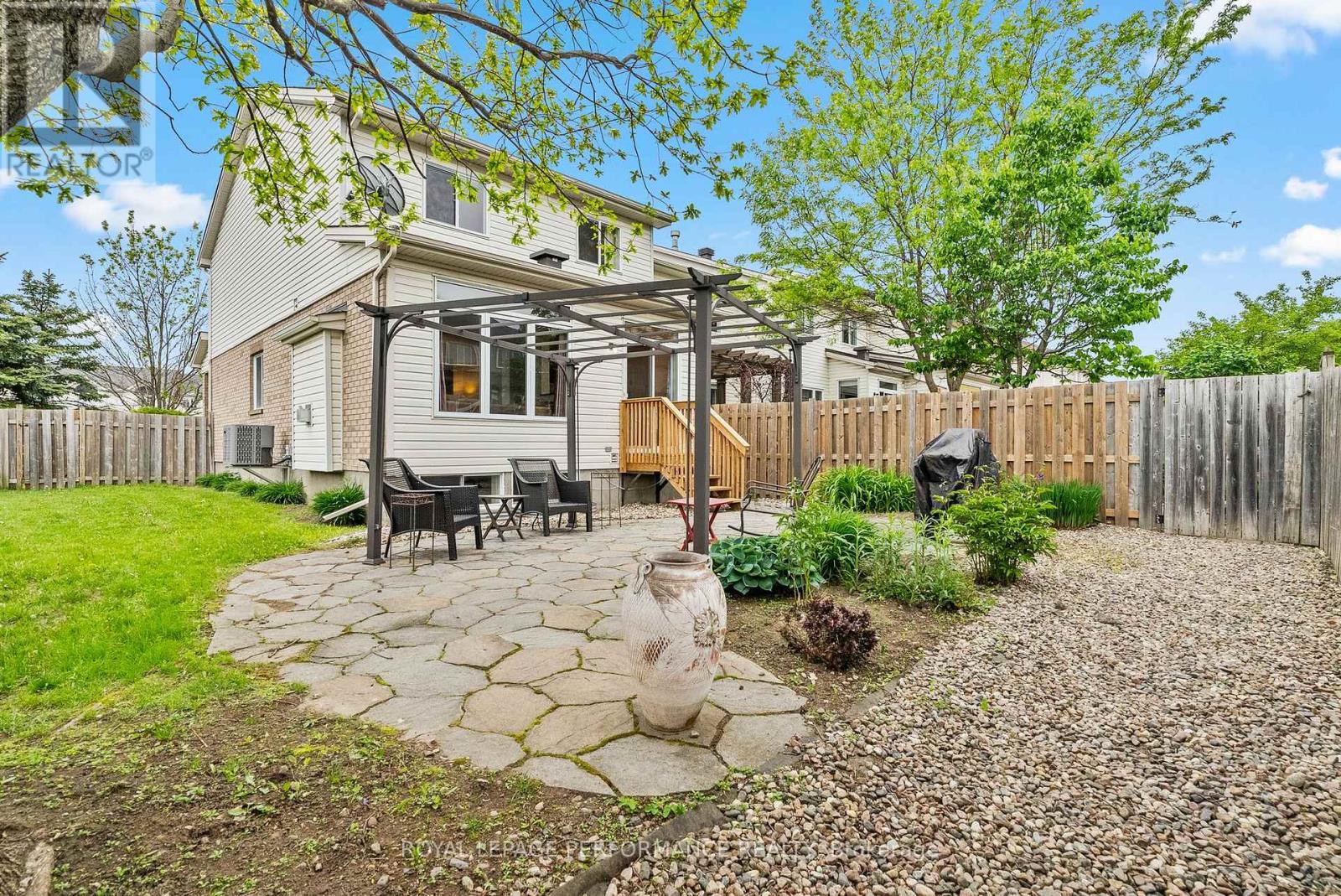 1071 BRASSEUR CRESCENT - 27
