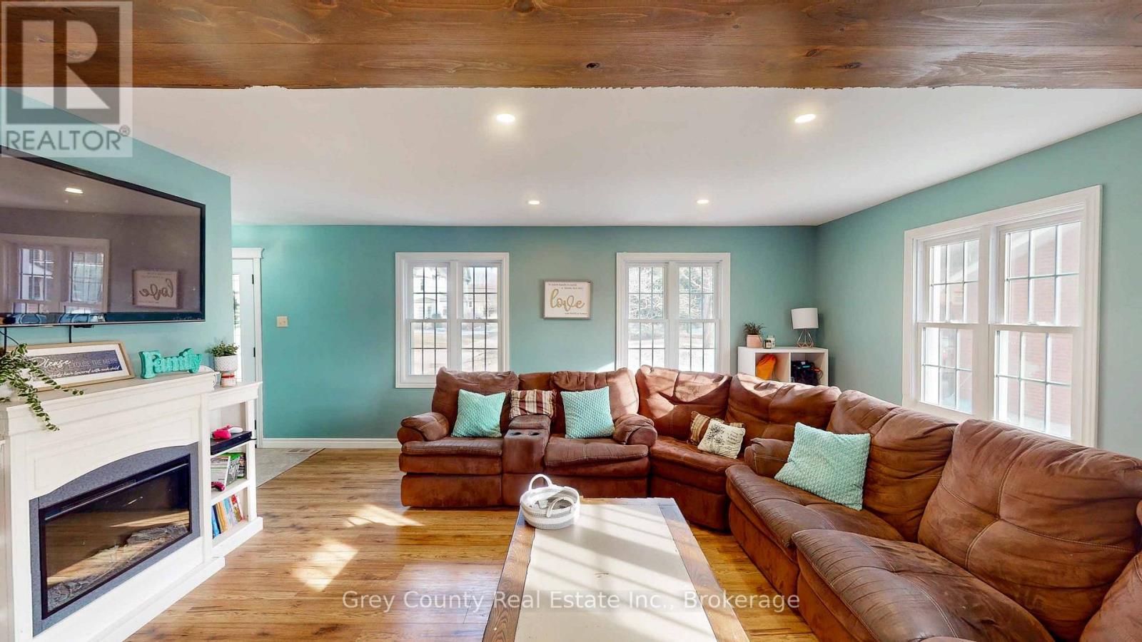120 MARK STREET W - 15