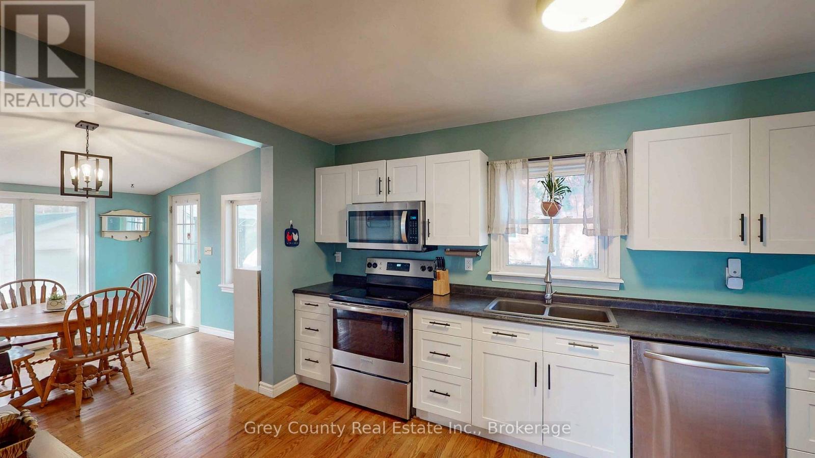 120 MARK STREET W - 24