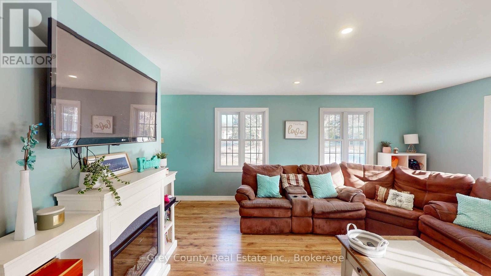 120 MARK STREET W - 17