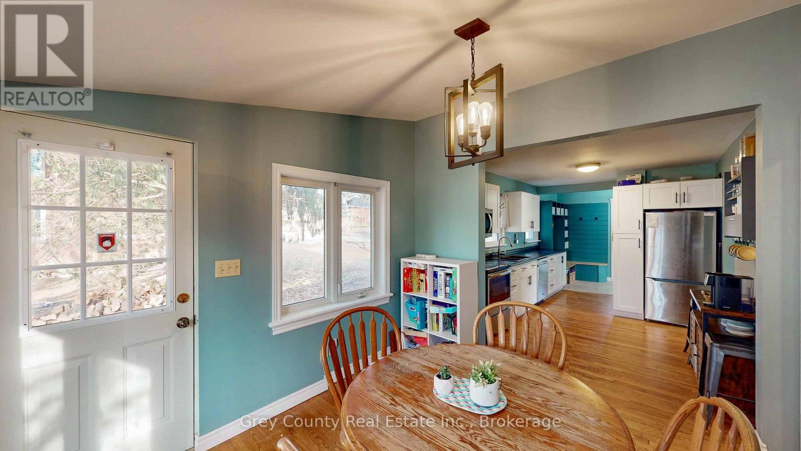 120 MARK STREET W - 27