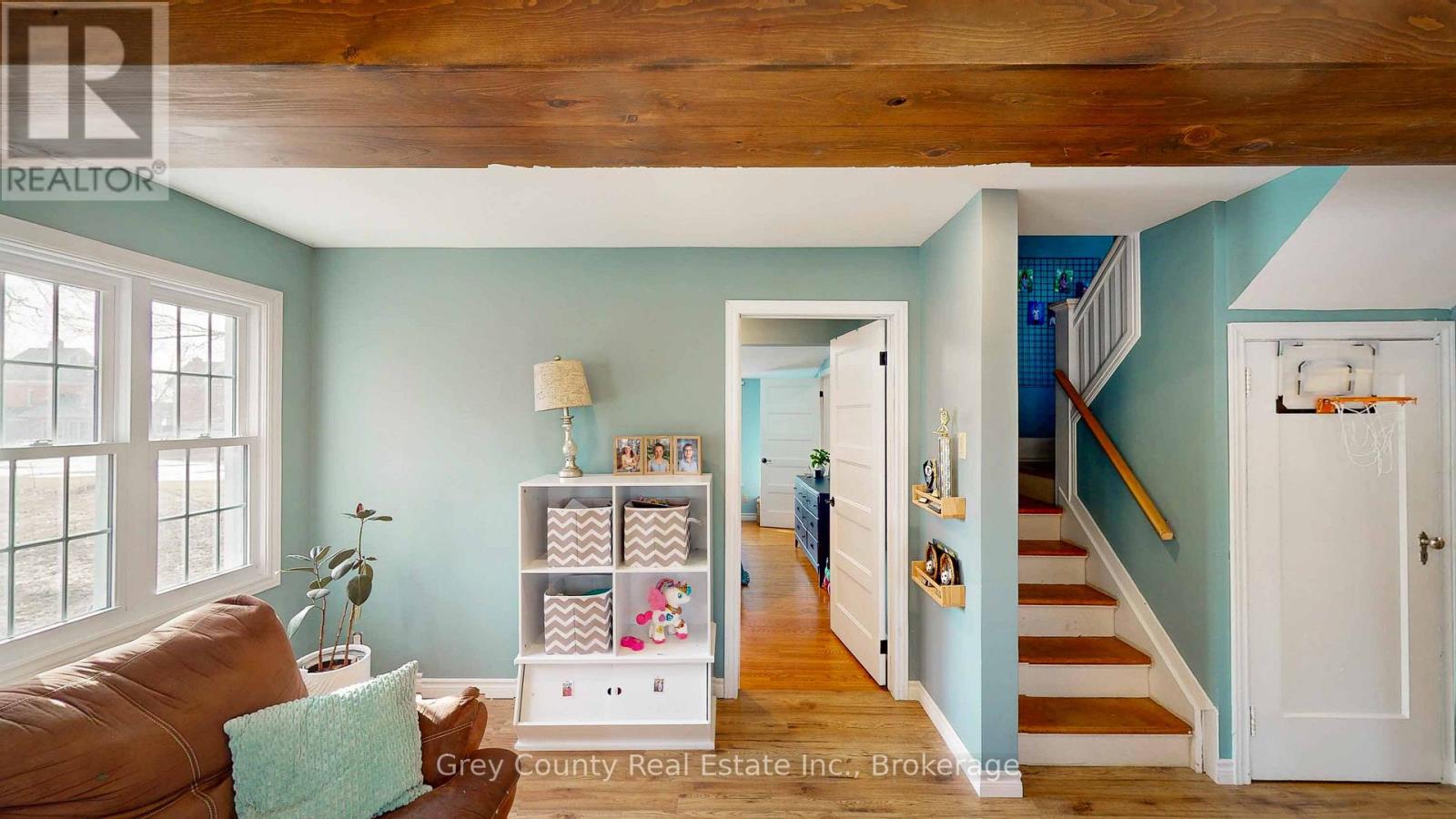 120 MARK STREET W - 21