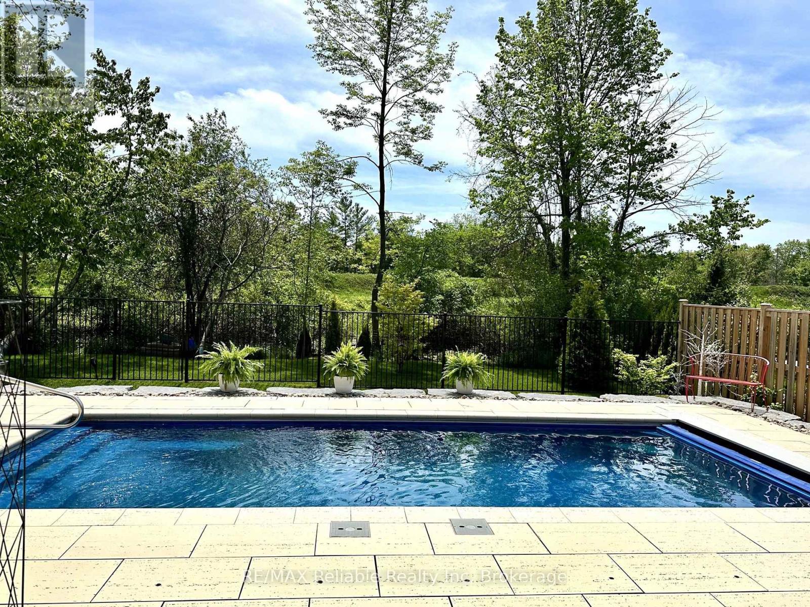 14 THIMBLEWEED DRIVE - 38