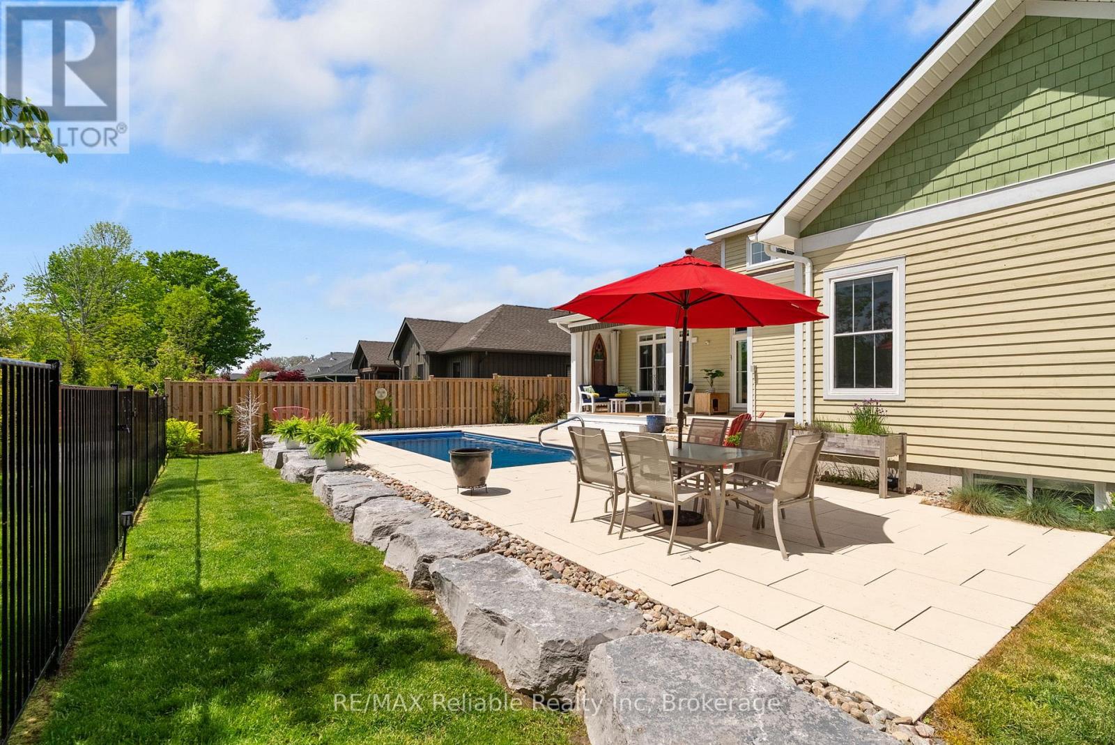 14 THIMBLEWEED DRIVE - 44
