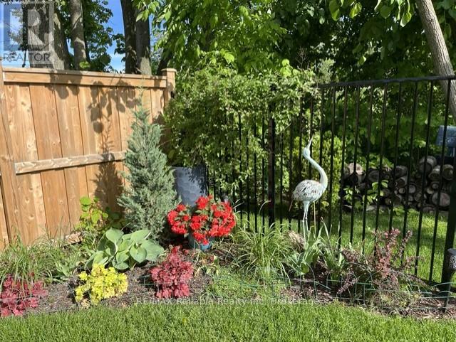 14 THIMBLEWEED DRIVE - 42