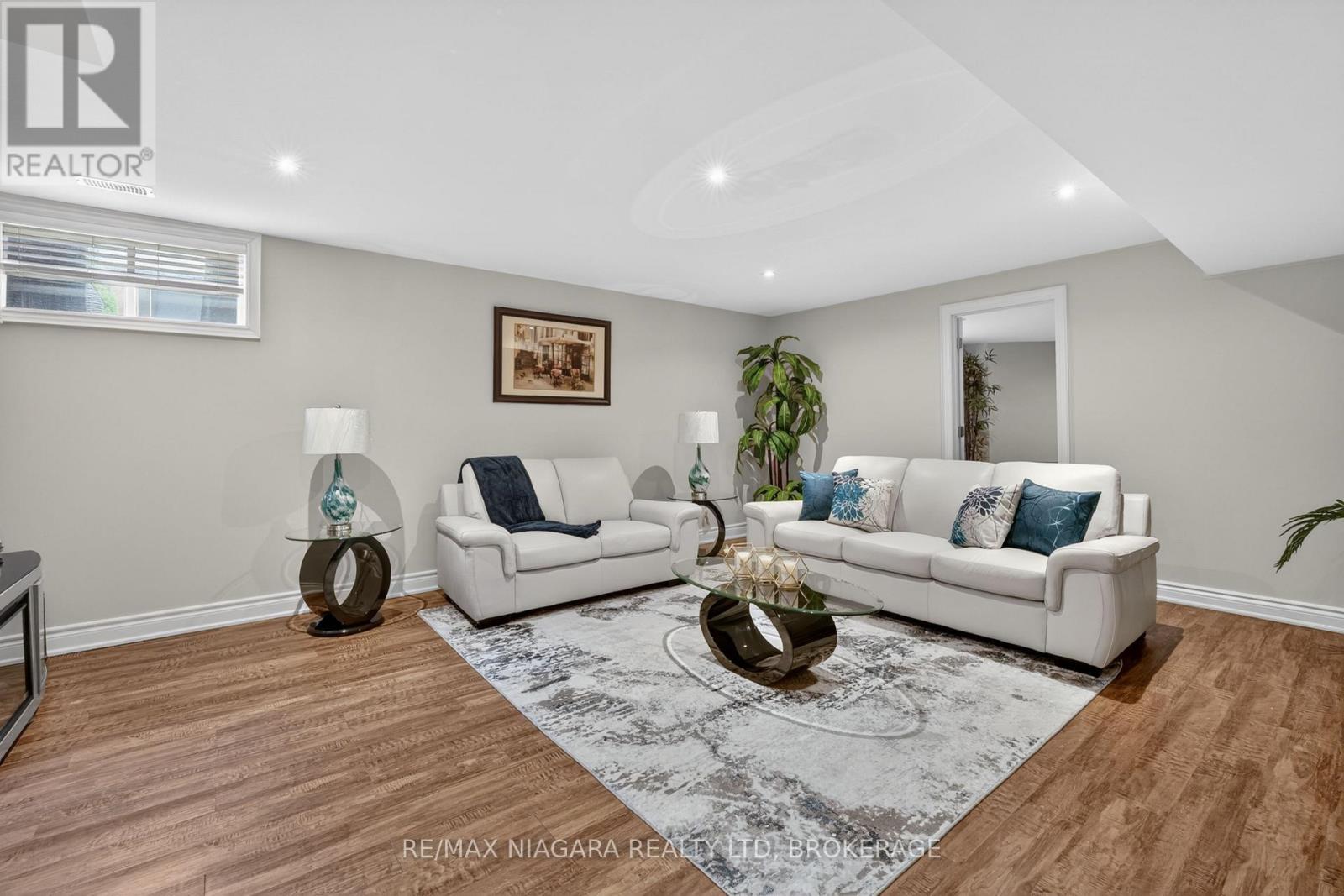 60 MACKENZIE KING AVENUE - 32