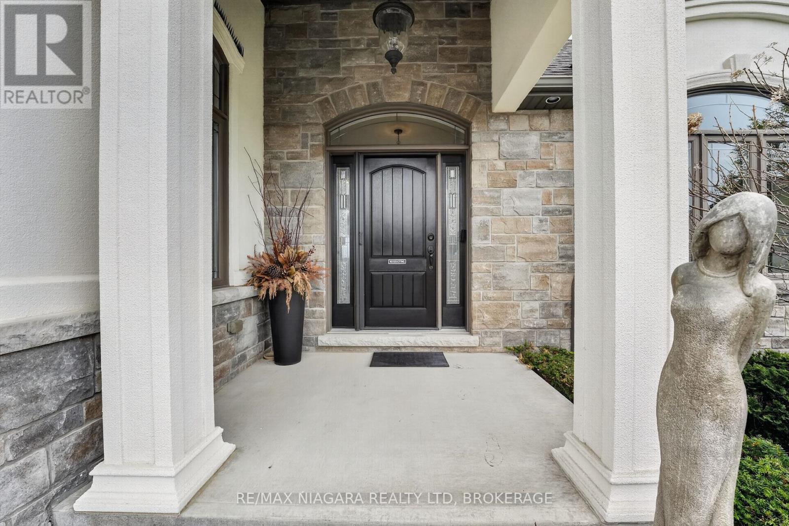 60 MACKENZIE KING AVENUE - 4
