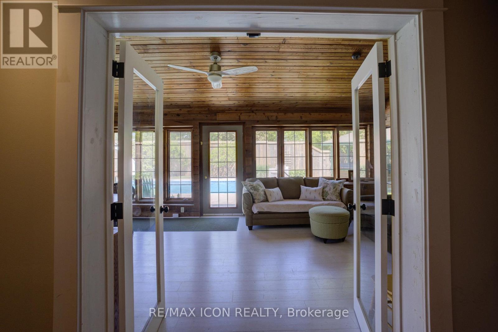 392114 GREY 109 ROAD - 19