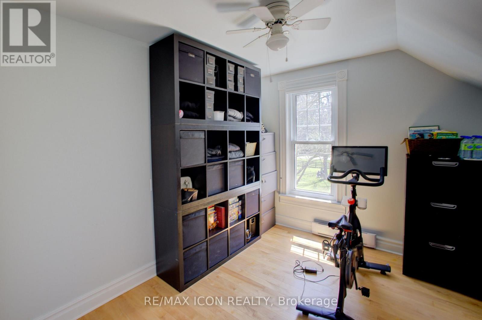 392114 GREY 109 ROAD - 33