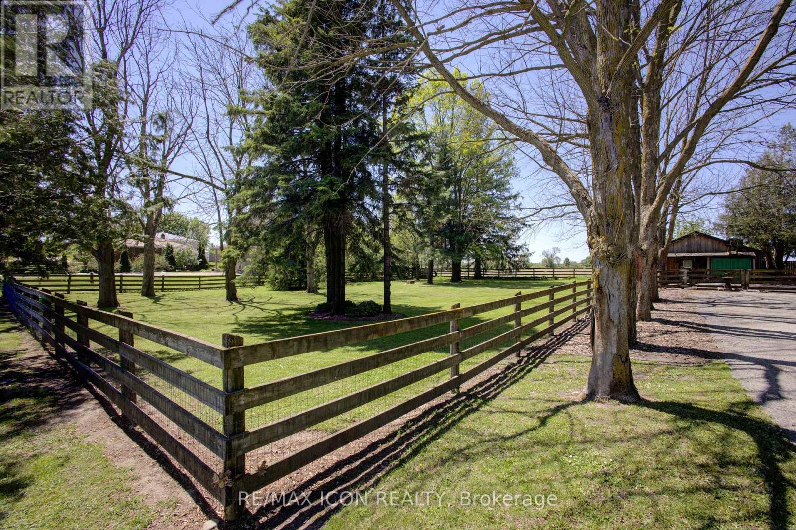 392114 GREY 109 ROAD - 39
