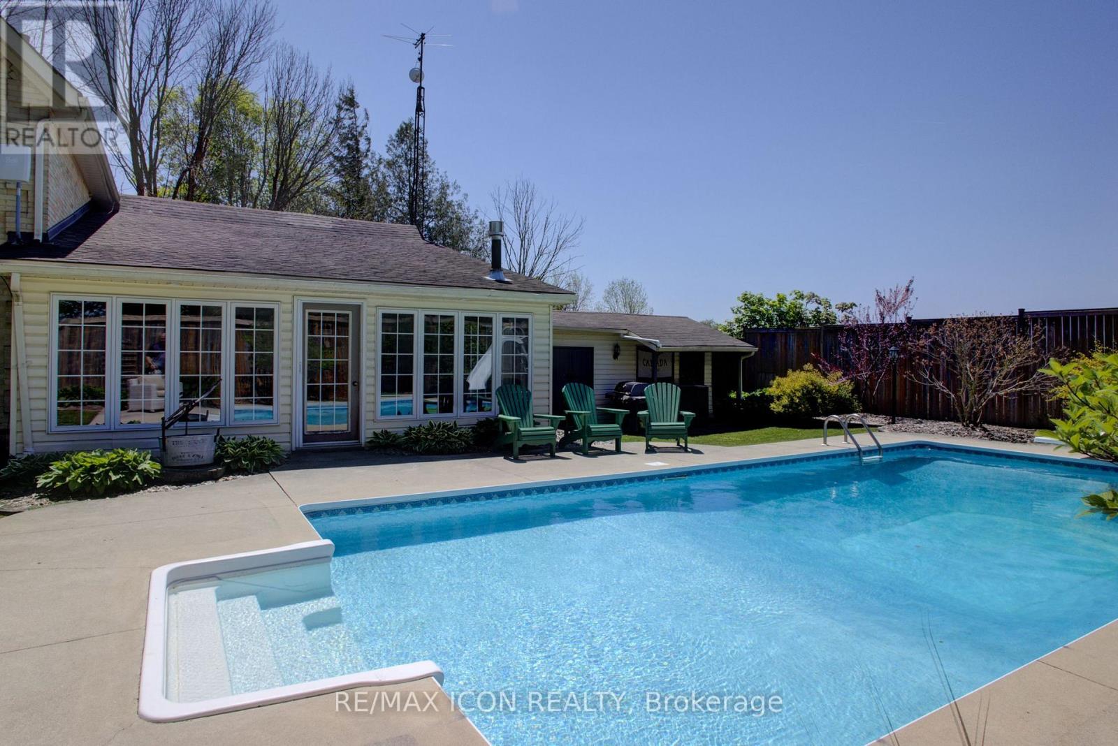 392114 GREY 109 ROAD - 49
