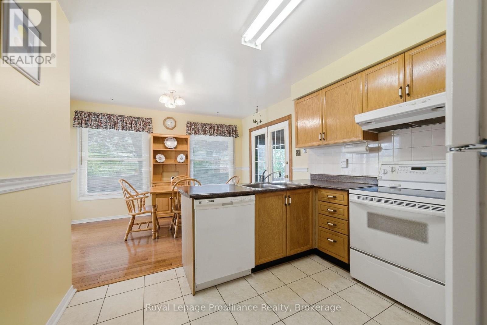 6 DONCASTER CRESCENT - 13