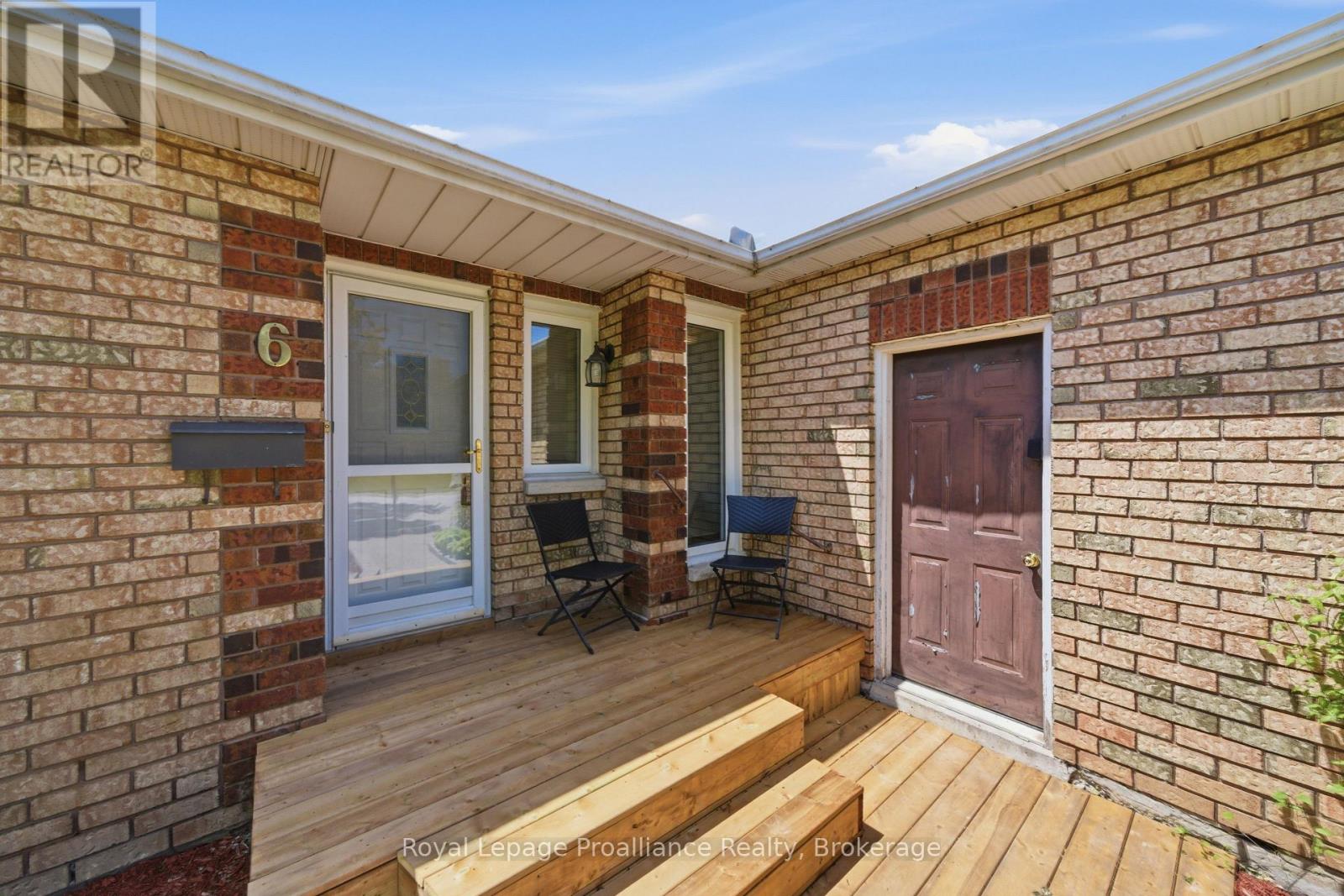 6 DONCASTER CRESCENT - 2