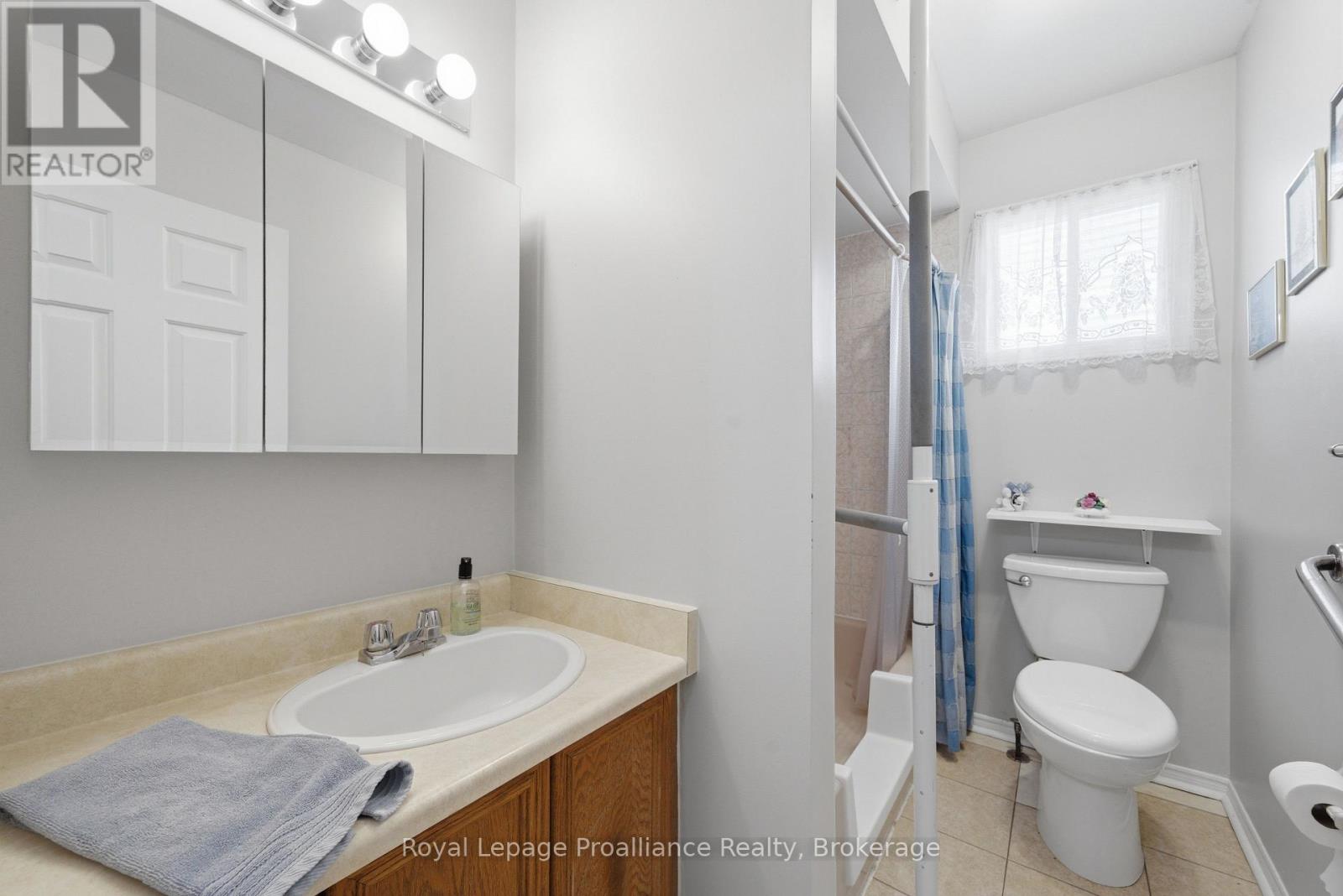 6 DONCASTER CRESCENT - 29