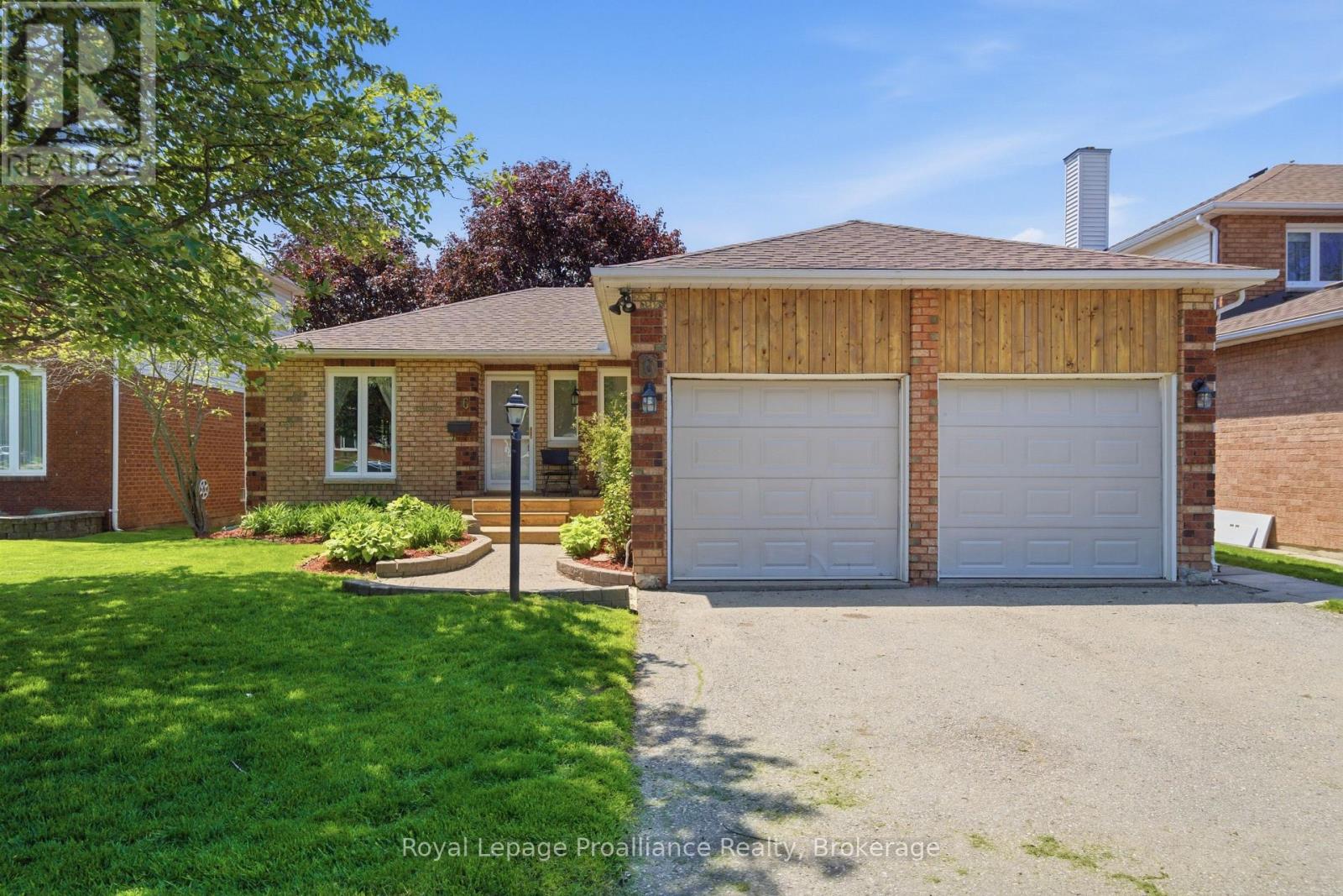 6 DONCASTER CRESCENT