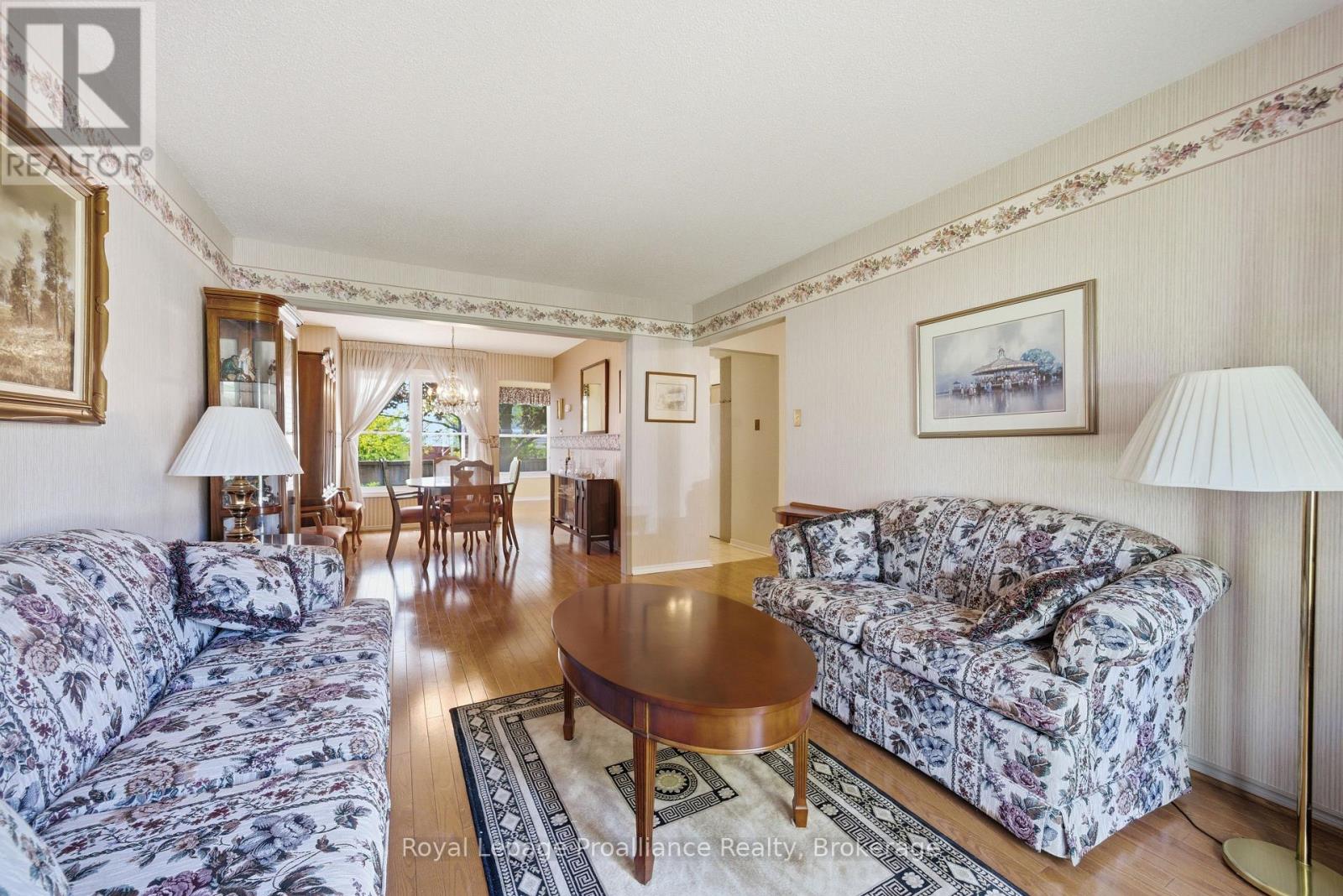 6 DONCASTER CRESCENT - 8