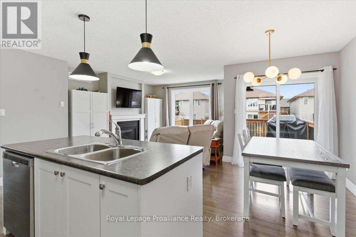 68 CORTLAND CRESCENT - 12