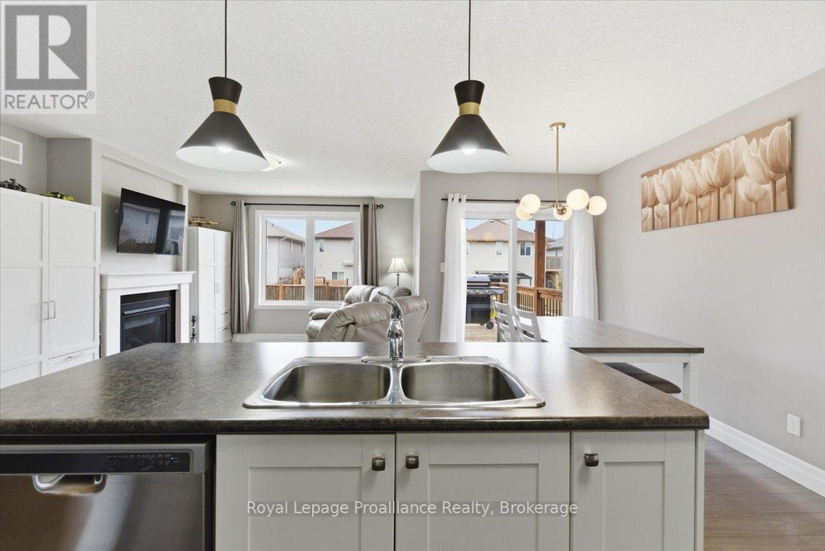 68 CORTLAND CRESCENT - 13