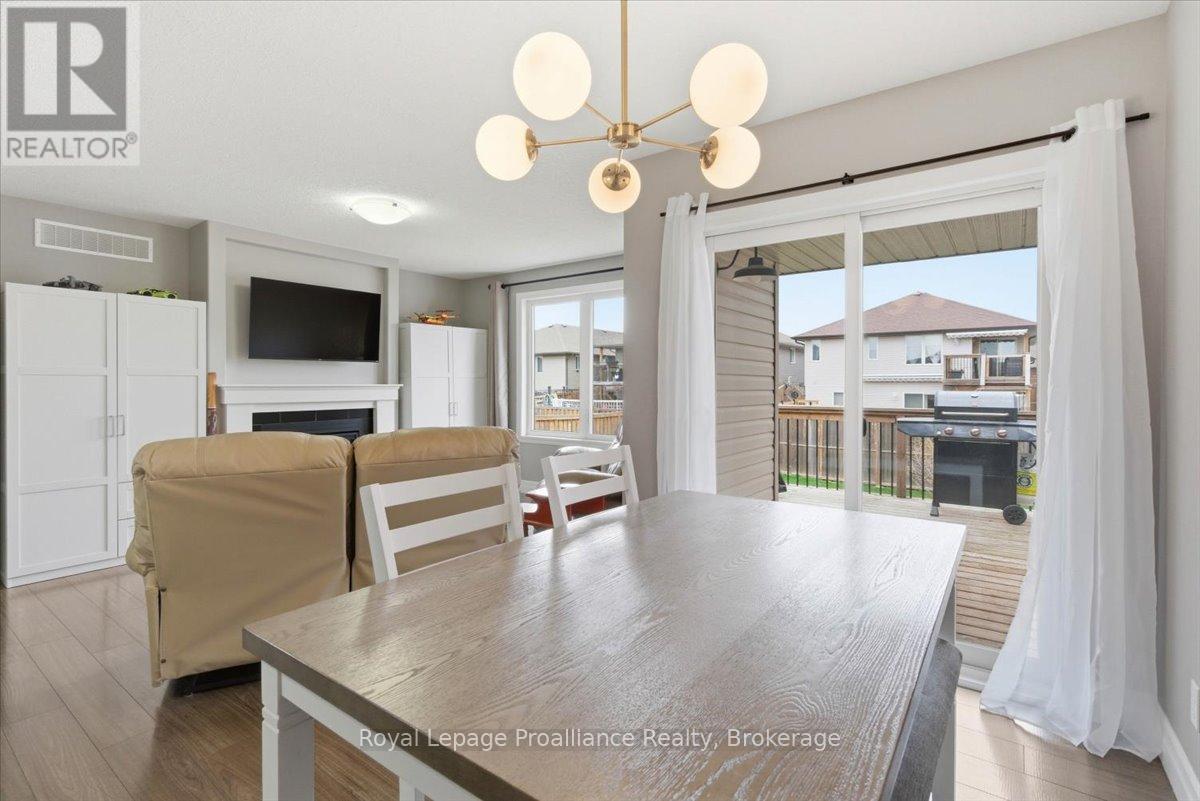 68 CORTLAND CRESCENT - 14
