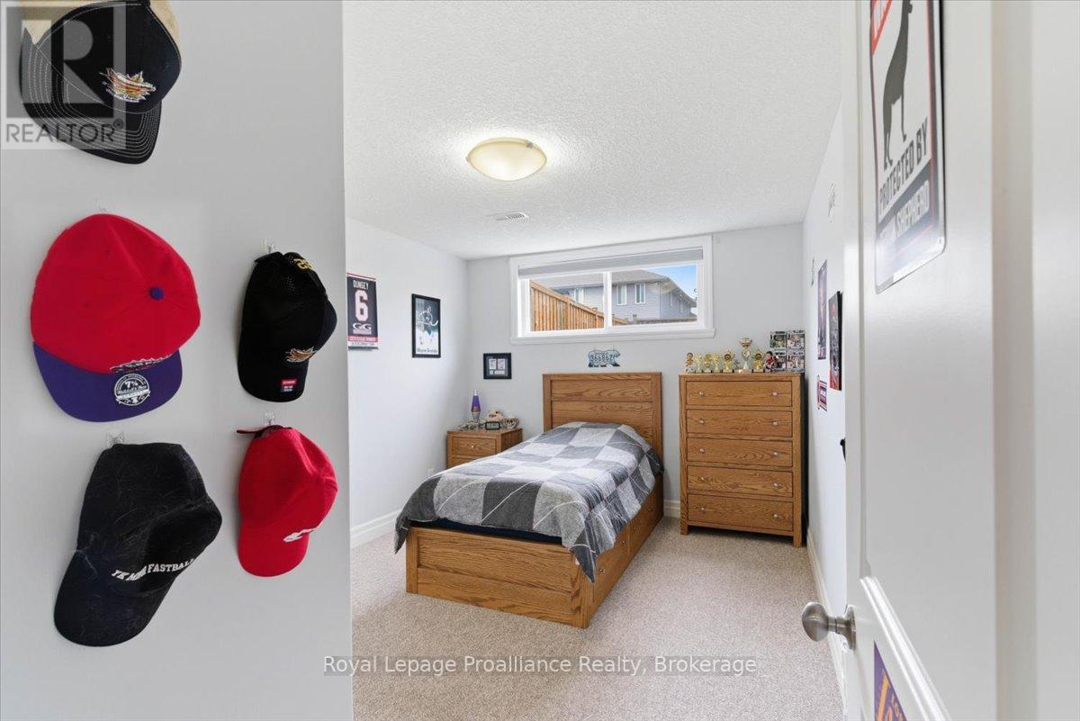 68 CORTLAND CRESCENT - 31