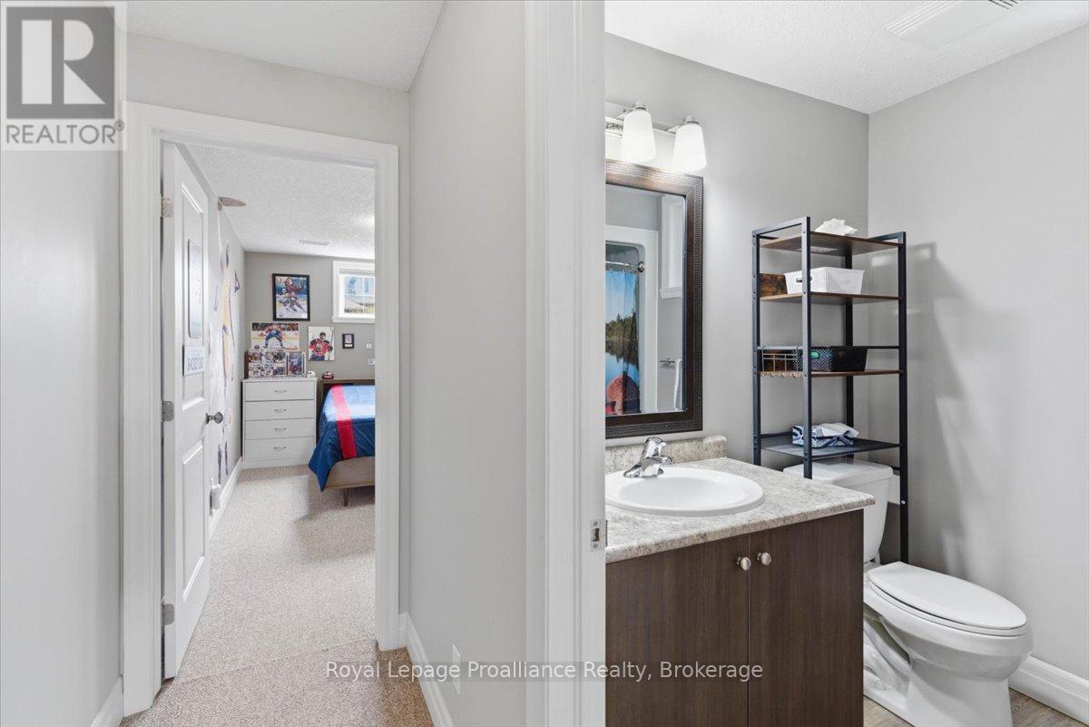 68 CORTLAND CRESCENT - 34