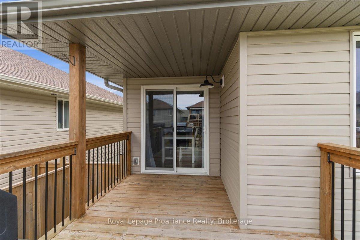 68 CORTLAND CRESCENT - 44