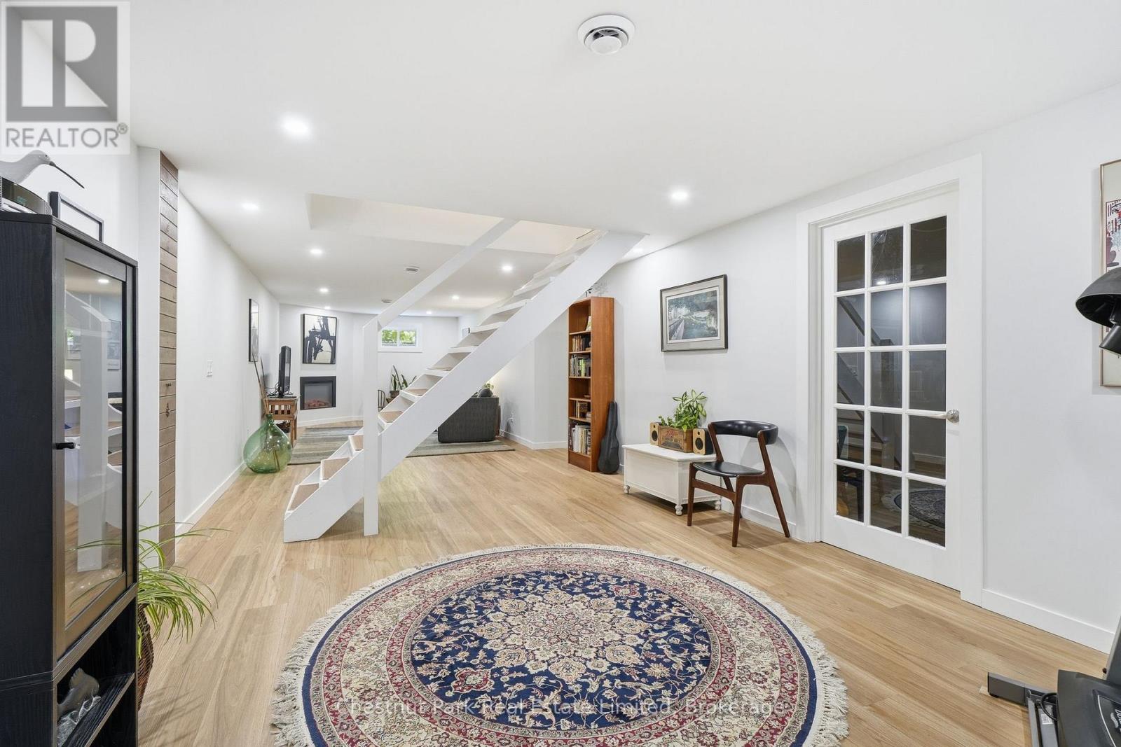 16 JANE STREET - 30