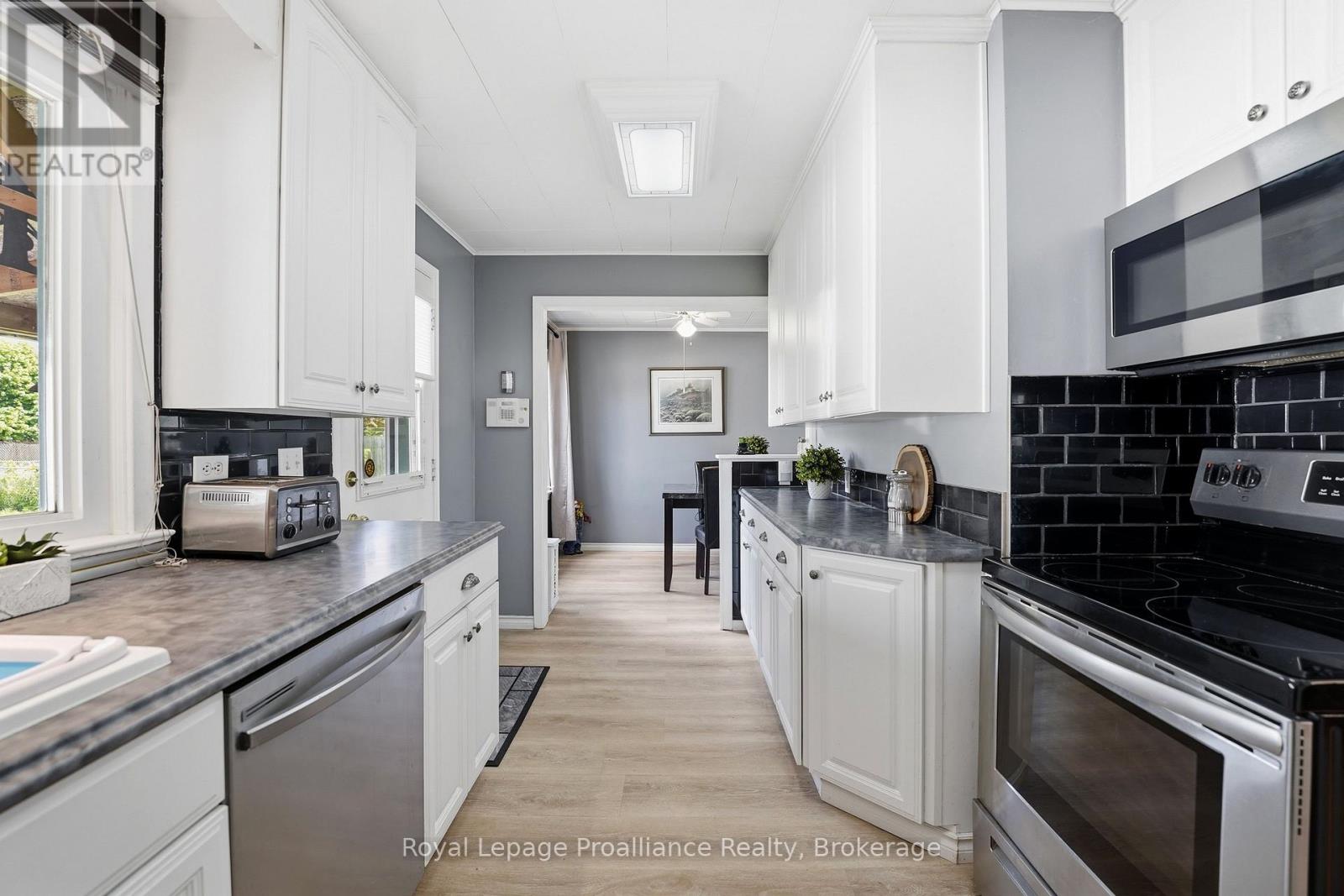 143 AVONDALE ROAD - 11