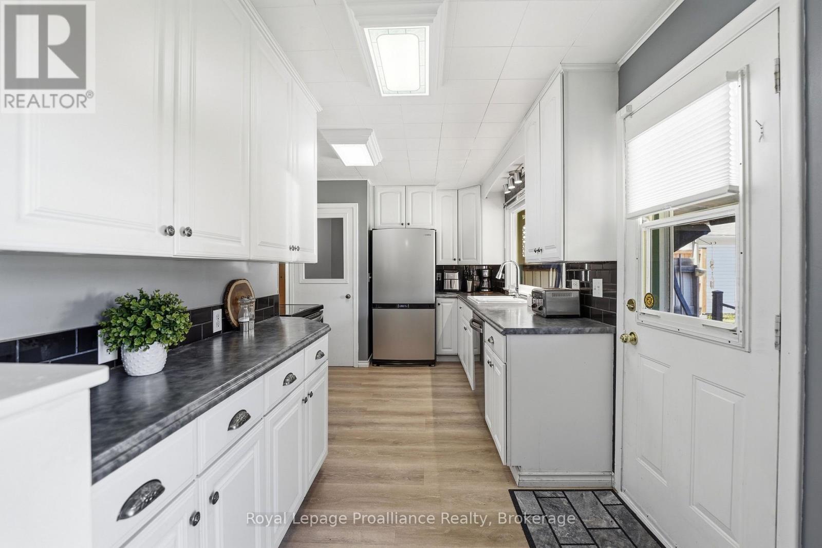 143 AVONDALE ROAD - 13