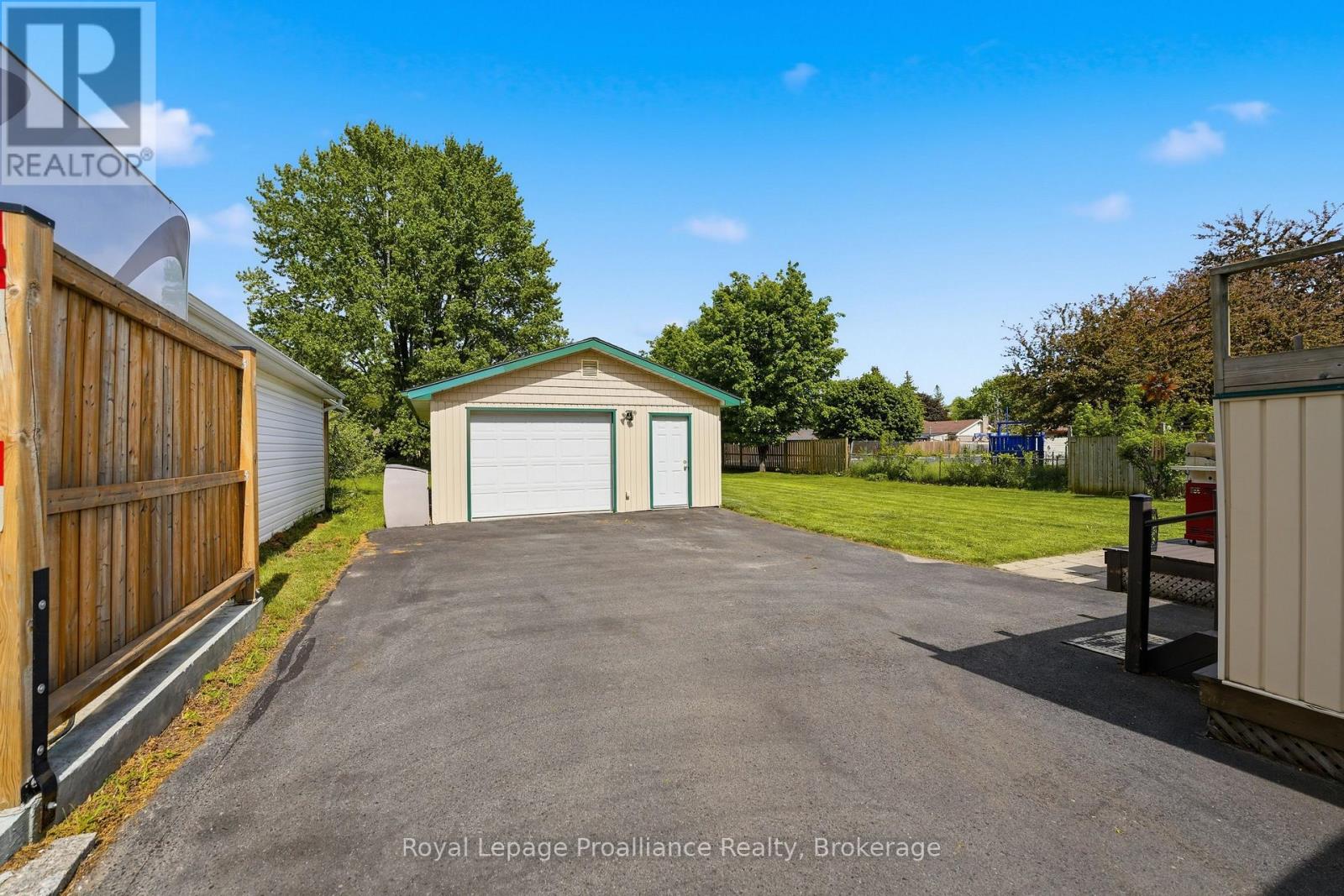 143 AVONDALE ROAD - 34