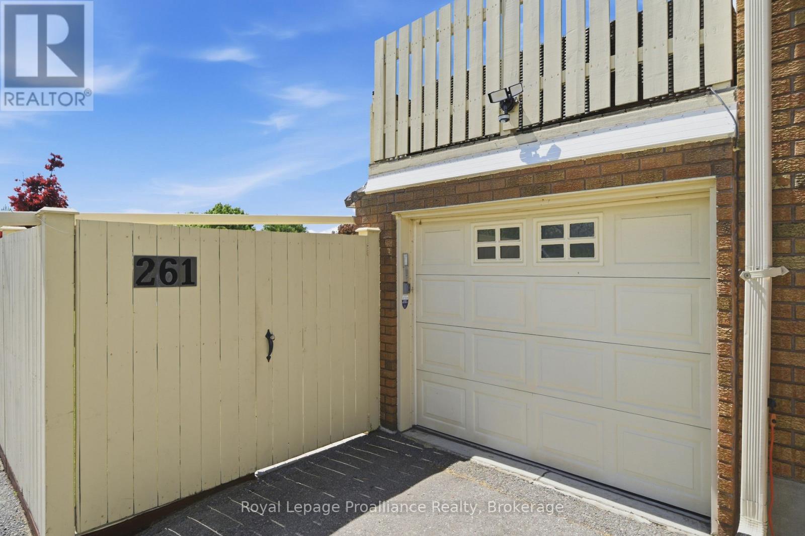 261 DUNDAS STREET W - 47