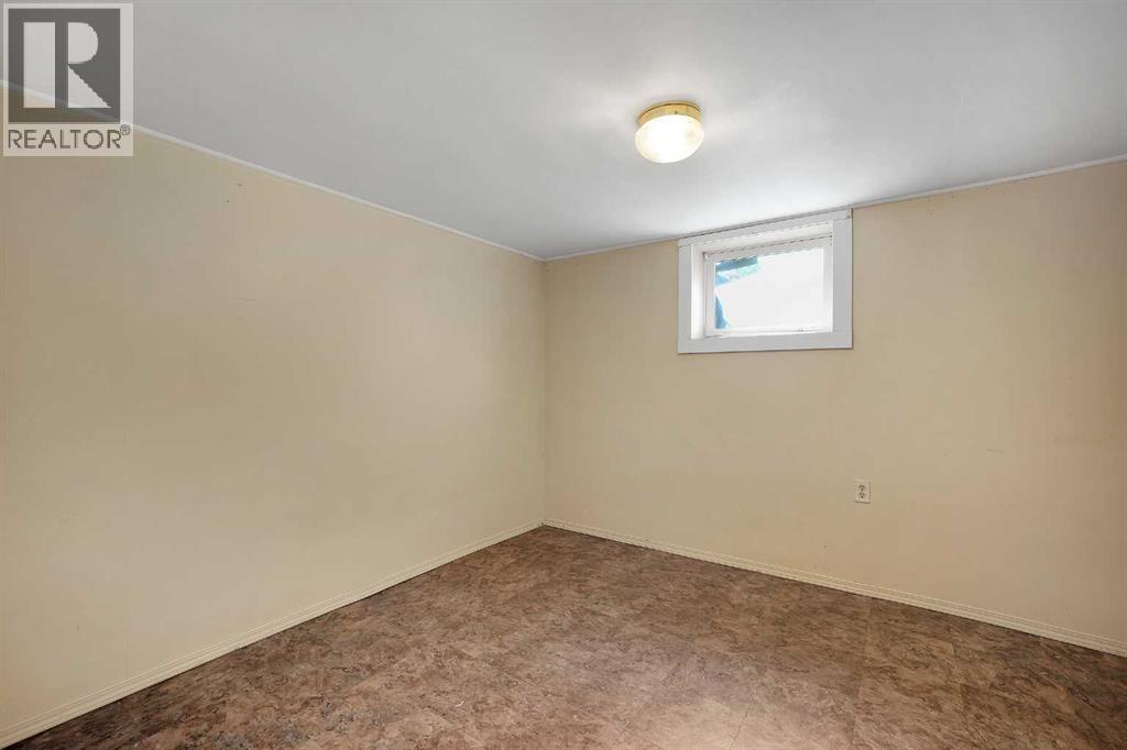 1507 1 Street NE - 7