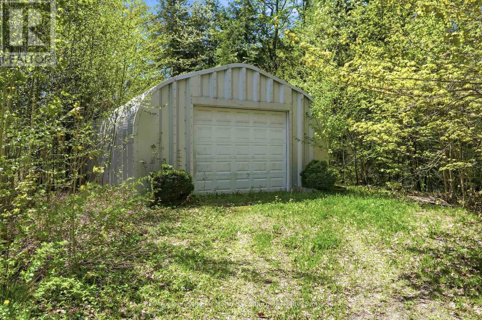 1320 LITTLE STRAGGLE LAKE DRIVE - 31