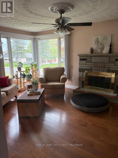 300 GARDENER AVENUE - 5