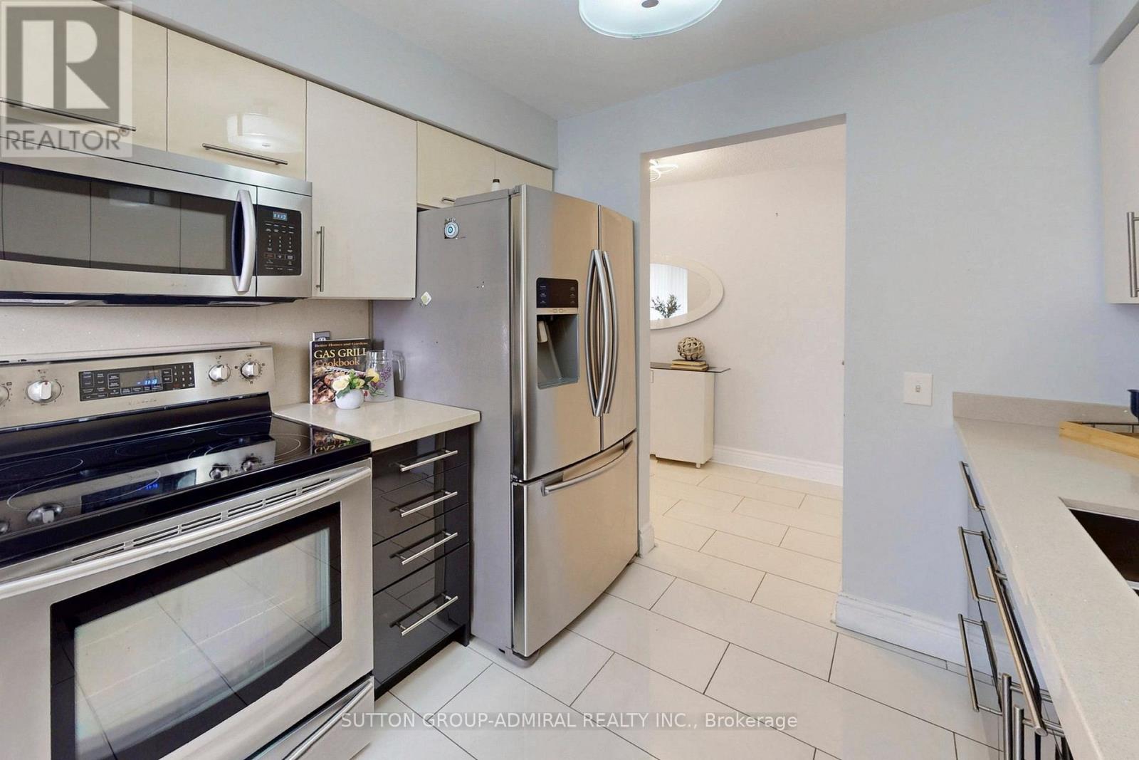 #PH208 81 TOWNSGATE DRIVE - 10