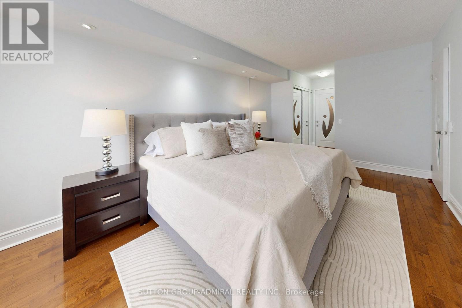 #PH208 81 TOWNSGATE DRIVE - 15