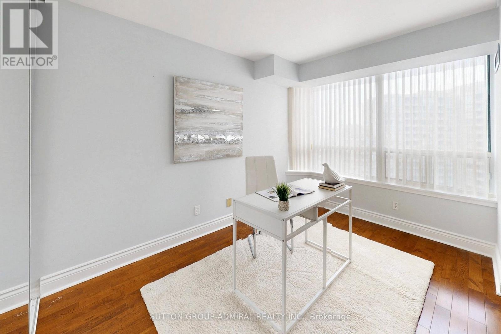 #PH208 81 TOWNSGATE DRIVE - 17