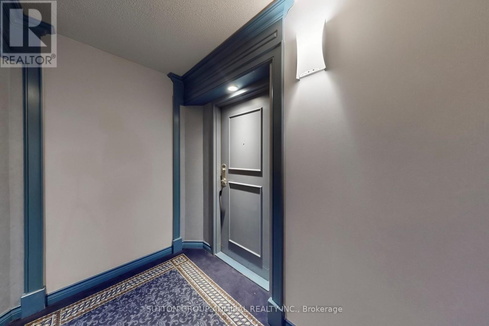 #PH208 81 TOWNSGATE DRIVE - 2