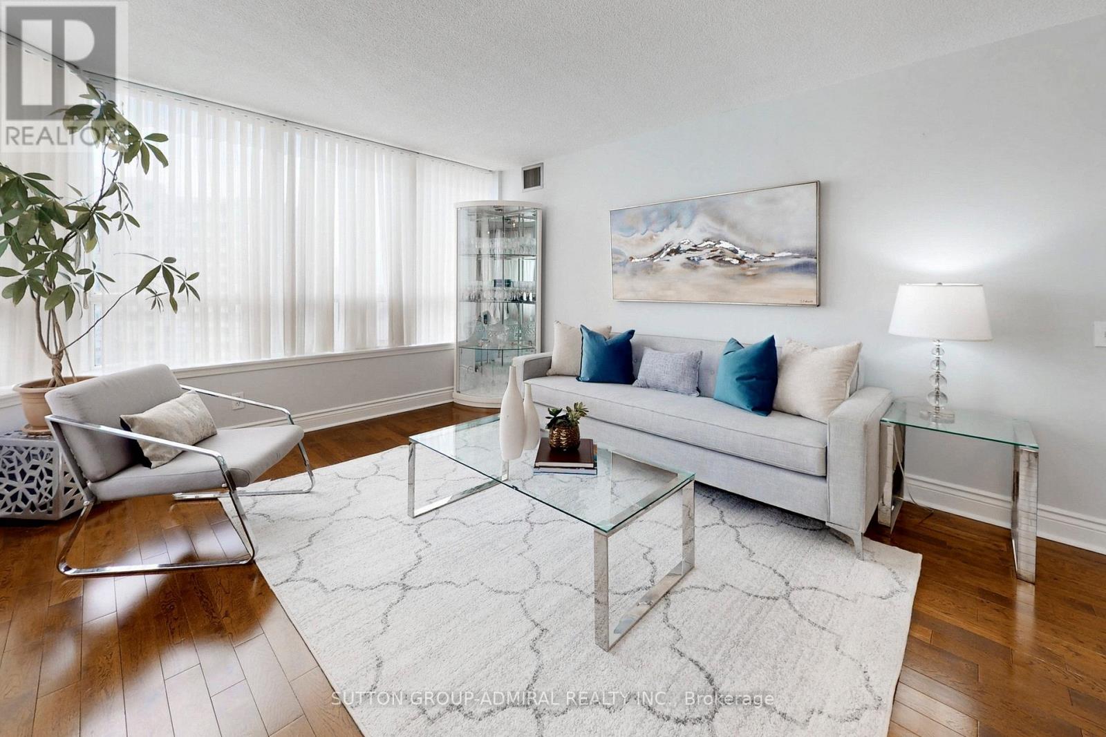 #PH208 81 TOWNSGATE DRIVE - 3