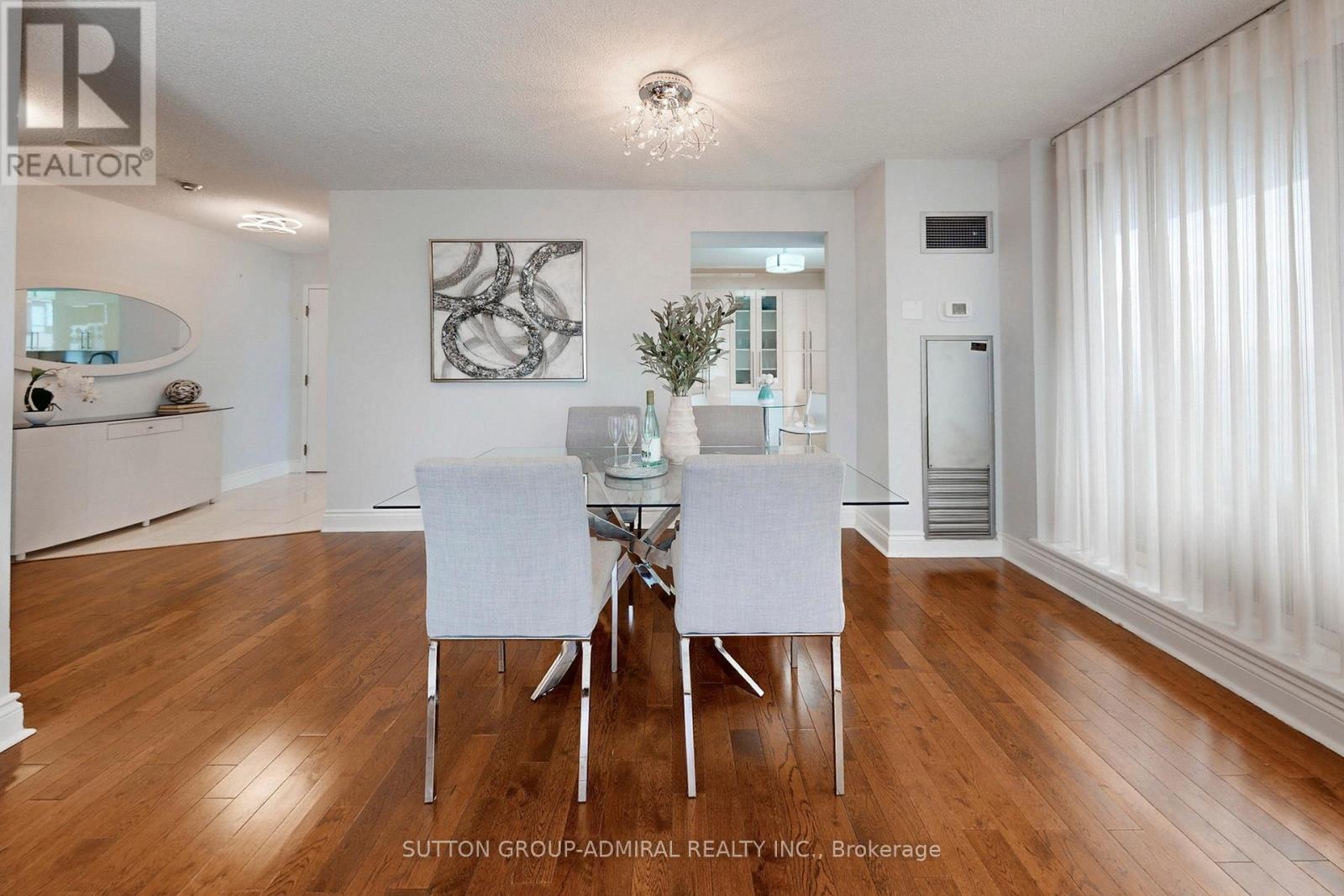 #PH208 81 TOWNSGATE DRIVE - 6