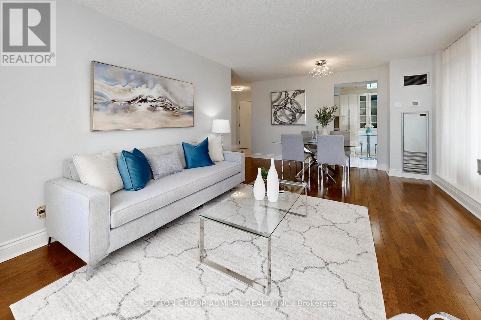#PH208 81 TOWNSGATE DRIVE - 4