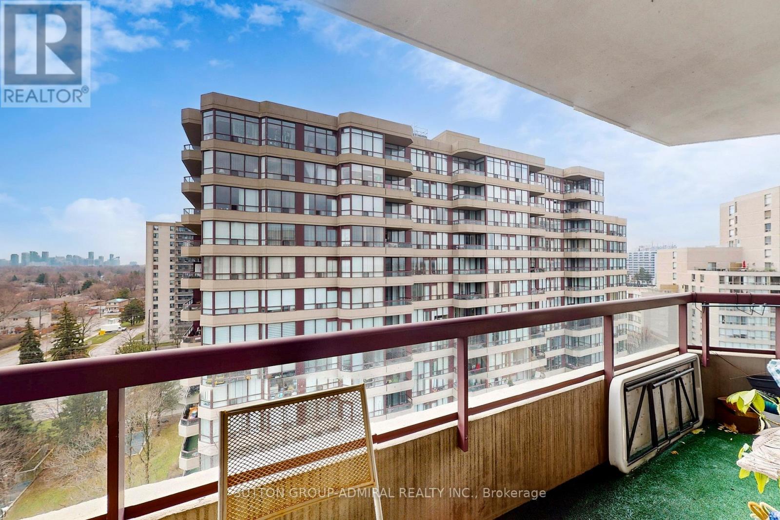 #PH208 81 TOWNSGATE DRIVE - 21