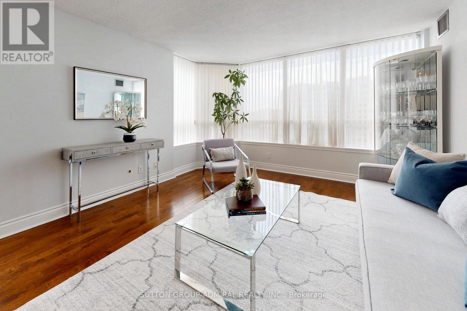 #PH208 81 TOWNSGATE DRIVE - 5