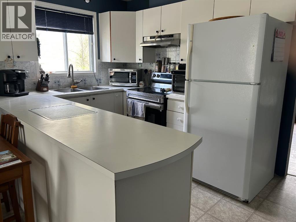 44 Wildrose Crescent W - 6