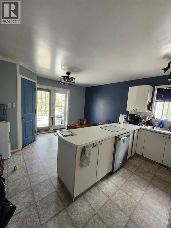 44 Wildrose Crescent W - 4