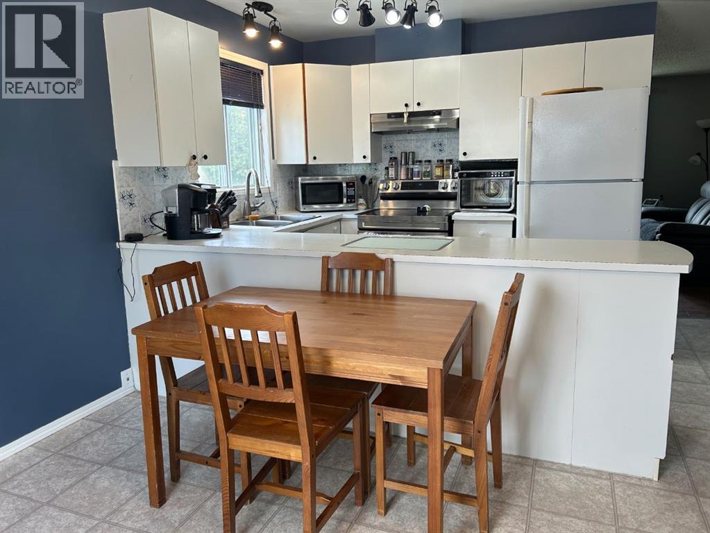 44 Wildrose Crescent W - 8